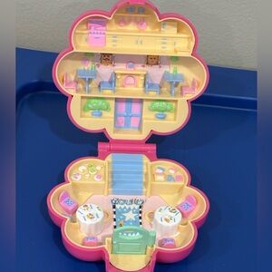 Polly Pocket Mr. Fry's Restaurant Vintage
1990 Bluebird COMPLETE Rare Toy